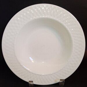 ONEIDA Majesticware Basket Weave White Wicker 9" Large Rim Soup Bowl